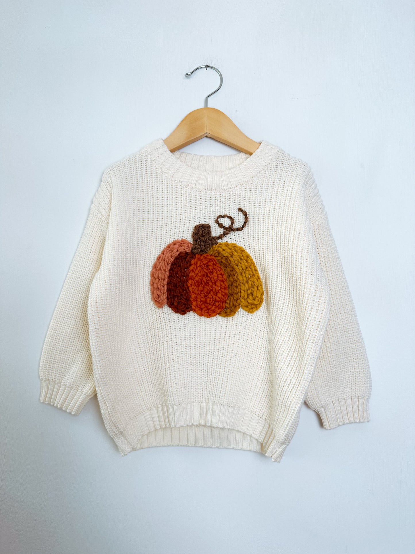 RTS 3-4T marshmallow sweater with pumpkin
