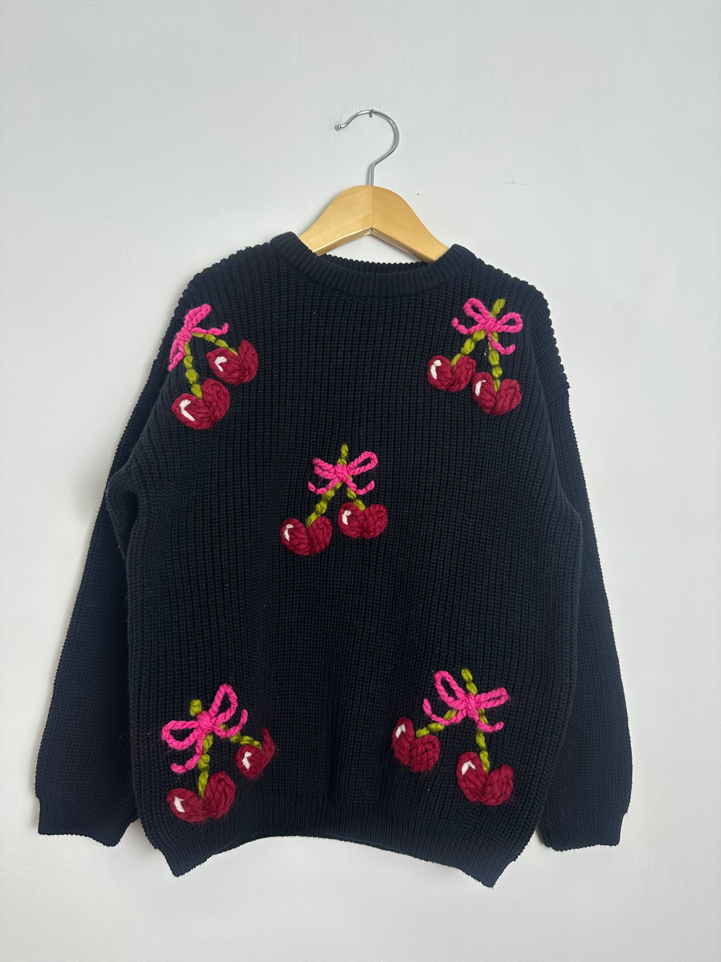 RTS 5-6 years heart cherries- black sweater